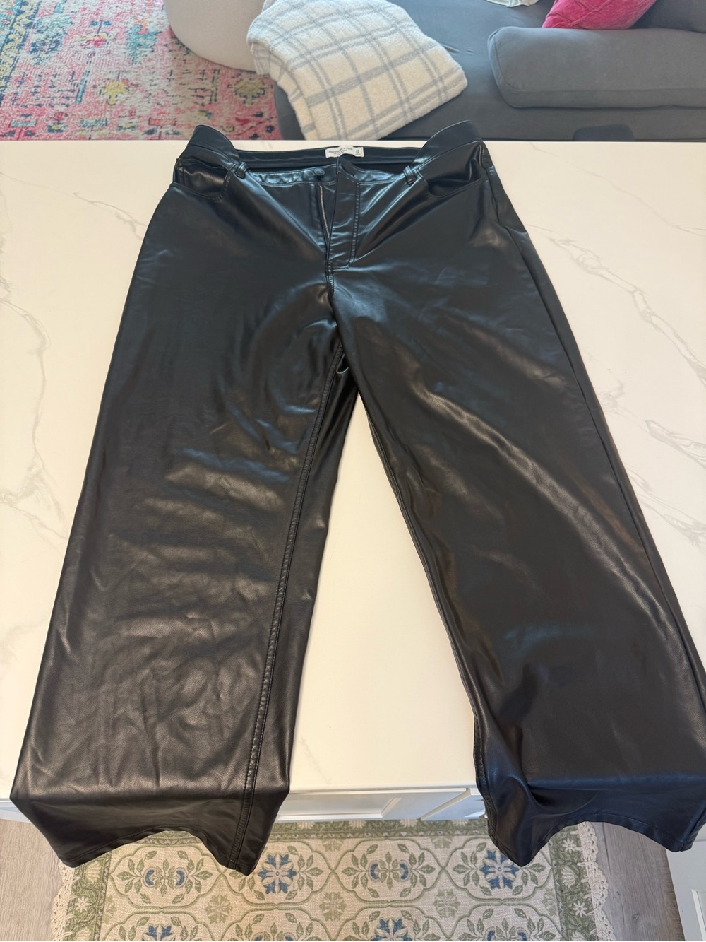 Abercrombie & Fitch 90s Relaxed High Rise Curve Love Black Faux Leather 33/16